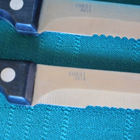 Pair of Cuisinart 40831 triple rivet full shank steak knives VGU - Picture 4 of 4